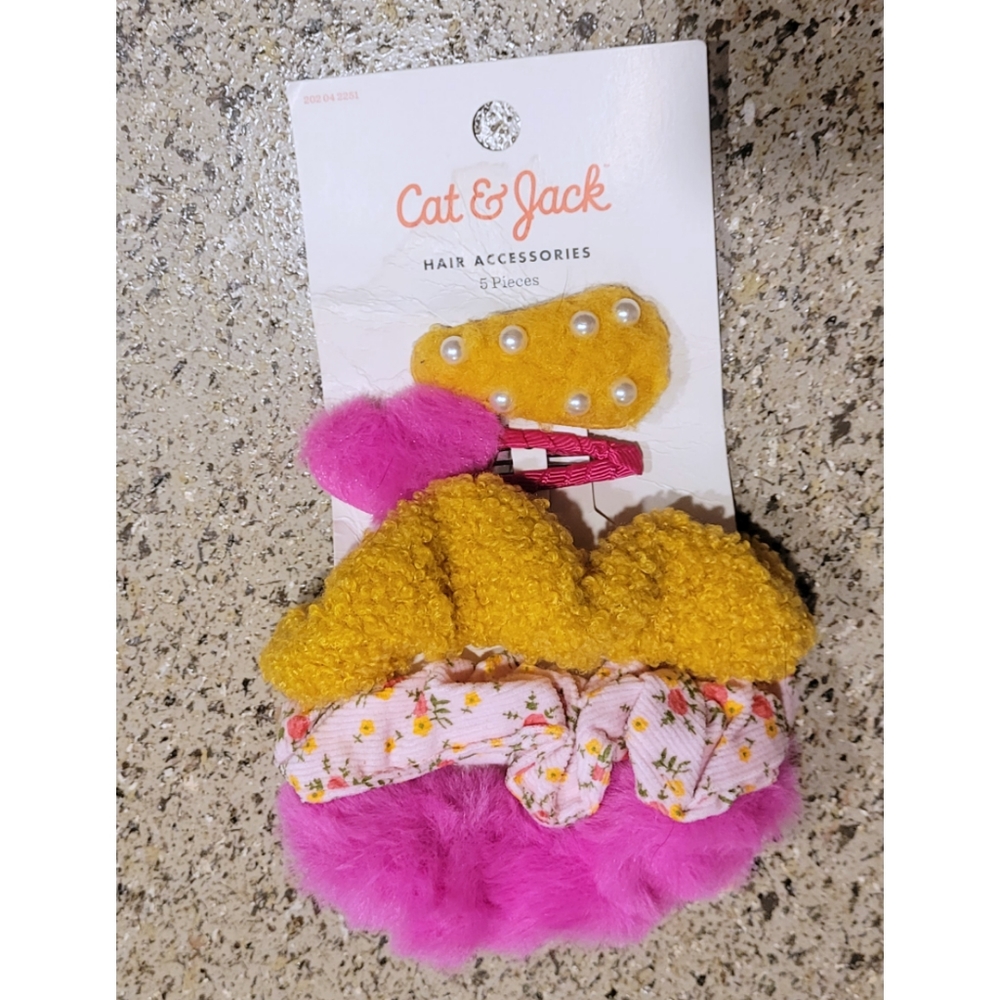 ✨ FREE ✨ NWT hair accessory pack